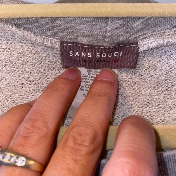 Sweatsuit both pieces included - Picture 12 of 16